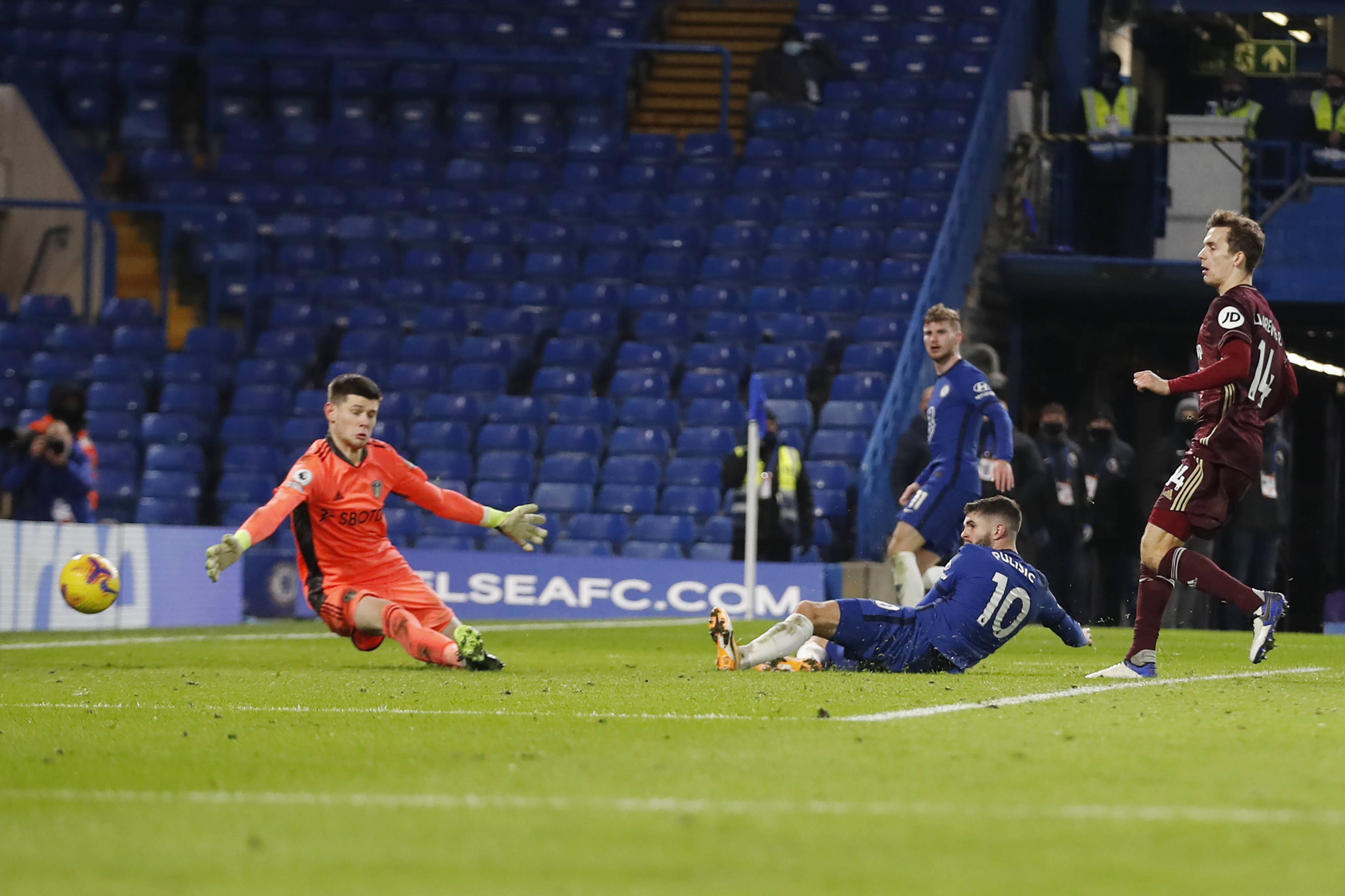 果断起脚射 果断起脚射